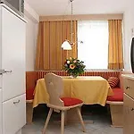 Haus Zangerl Pensión Sankt Anton am Arlberg
