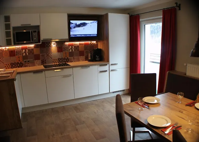 Haus Zangerl בית הארחה 4*