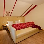 Haus Zangerl 게스트하우스 4*