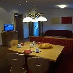 게스트하우스 Haus Zangerl 4*