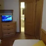 Haus Zangerl 4* 장크트안톤암아를베르크