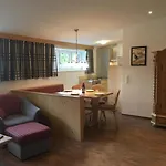 Haus Zangerl 게스트하우스 장크트안톤암아를베르크
