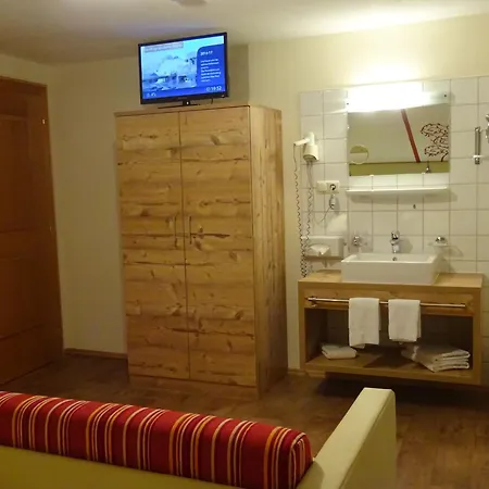 Haus Zangerl Pensjonat St. Anton am Arlberg