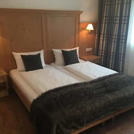 Pensjonat Haus Zangerl 4*