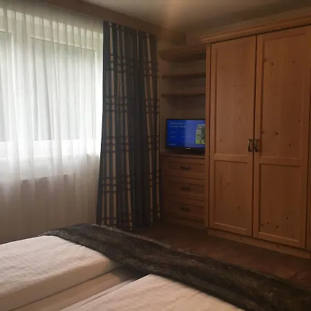 Pensjonat Haus Zangerl 4*